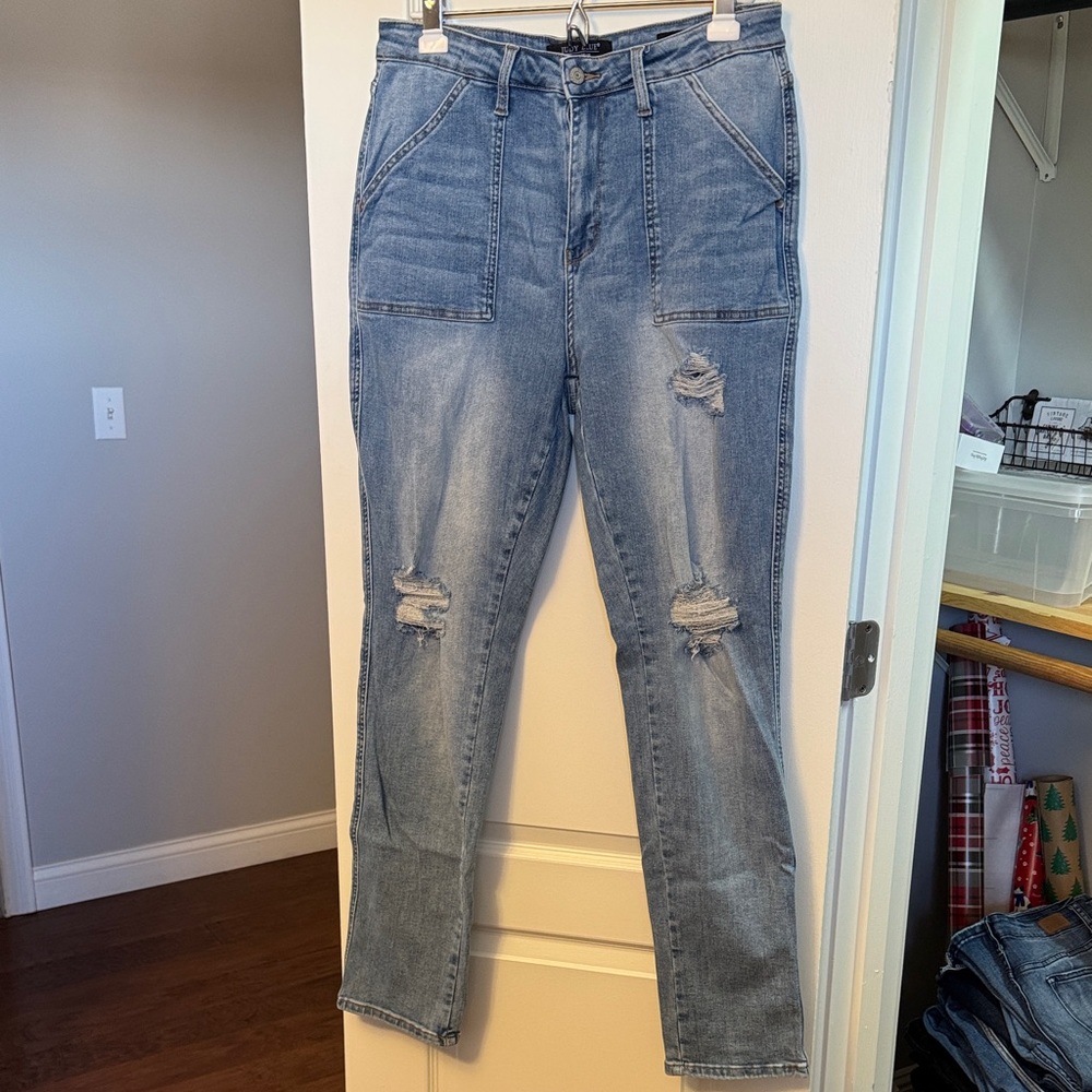 Judy Blue Boyfriend Fit - High Rise Light Blue Distressed Jeans